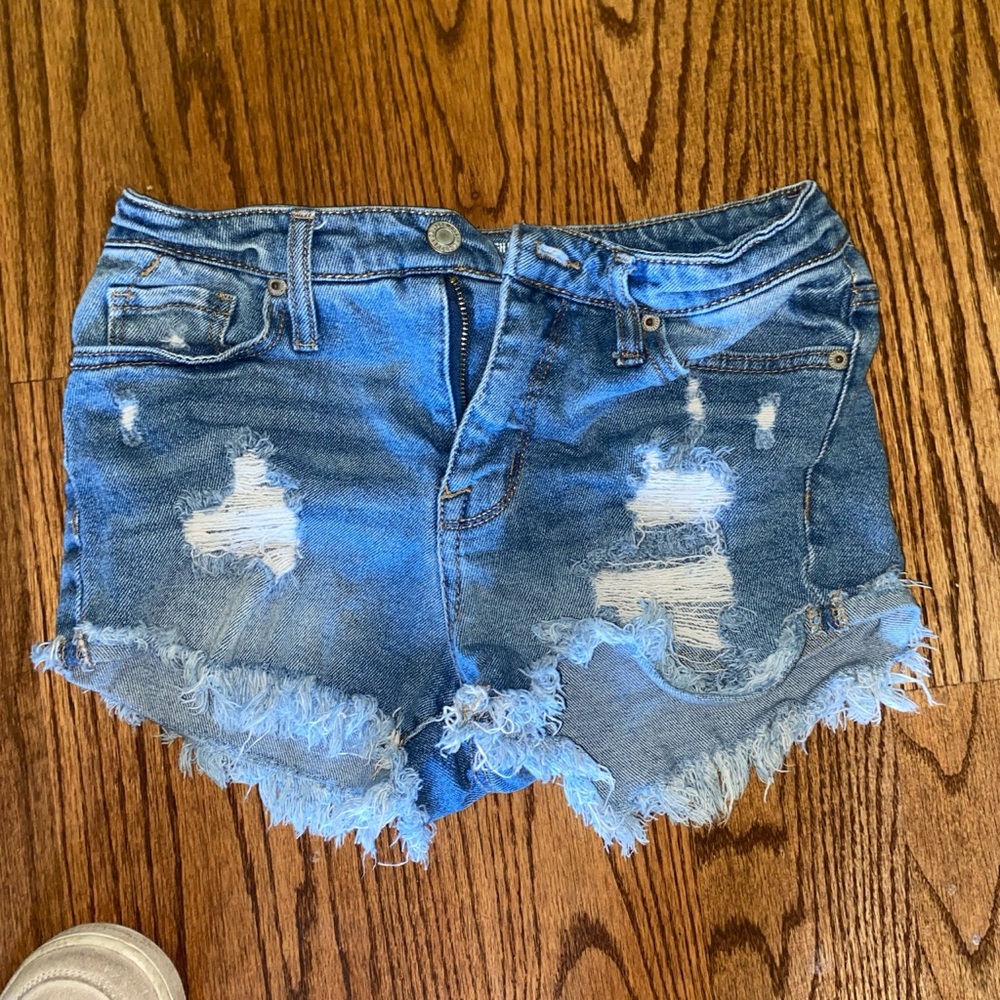 Mossimo distressed jean shorts, size 26.